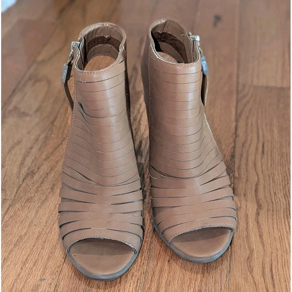 Boho Festival Circus by Sam Edelman Kesler Cutout Block Heel Sandals 8M